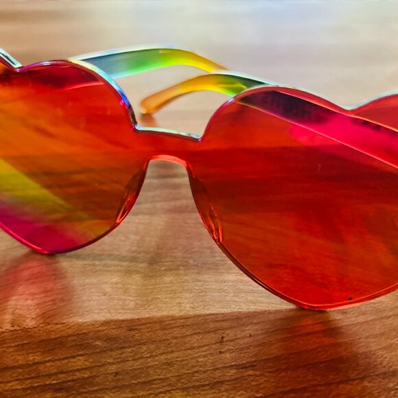 1906 New Highs Red Heart Love Sunglasses - Picture 5 of 7